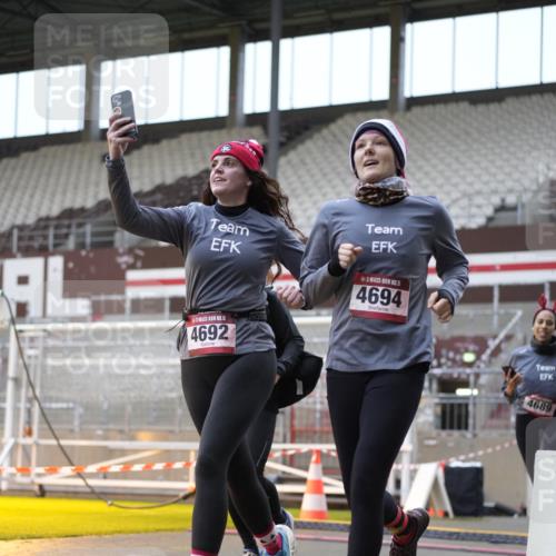 07.12.2025 - St. Pauli X-Mass-Run No. 15 Patografie http://msf.ph/oto/9383201 07.12.2025 10:24:13 Ziel 712, 897, 4040, 4122, 4140, 4689, 4692, 4694 meine-sportfotos.de