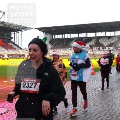 07.12.2025 - St. Pauli X-Mass-Run No. 15 Luisa Fischer http://msf.ph/oto/9383210 07.12.2025 10:52:15 Ziel 15, 2327, 2103, 4862, 3228, 275, 328, 1047, 1964, 1982, 1984, 2103, 2105, 2165, 2287, 2289, 2327, 2332, 2553, 2592, 2593, 2607, 2642, 2643, 2661, 2674, 2836, 2837, 2959, 3223, 3228, 4550, 4862, 4865, 4879, 4880 meine-sportfotos.de