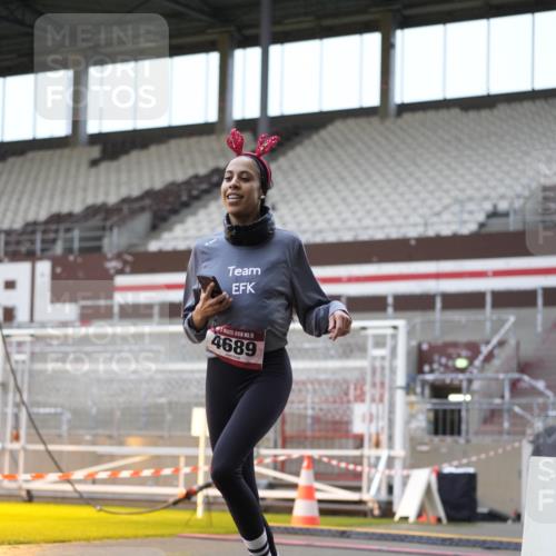 07.12.2025 - St. Pauli X-Mass-Run No. 15 Patografie http://msf.ph/oto/9383216 07.12.2025 10:24:14 Ziel 712, 897, 4040, 4122, 4140, 4689, 4692, 4694 meine-sportfotos.de