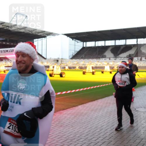 07.12.2025 - St. Pauli X-Mass-Run No. 15 Luisa Fischer http://msf.ph/oto/9383220 07.12.2025 10:52:16 Ziel 0, 2103, 4862, 3226, 11, 275, 328, 1047, 1964, 1982, 1984, 2103, 2105, 2165, 2287, 2289, 2327, 2332, 2553, 2592, 2593, 2607, 2642, 2643, 2661, 2674, 2836, 2837, 2959, 3223, 3228, 4550, 4862, 4865, 4879, 4880 meine-sportfotos.de