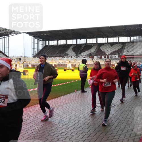 07.12.2025 - St. Pauli X-Mass-Run No. 15 Luisa Fischer http://msf.ph/oto/9383231 07.12.2025 10:52:17 Ziel 4862, 275, 3228, 3223, 275, 328, 1047, 1964, 1982, 1984, 2103, 2105, 2165, 2287, 2289, 2327, 2332, 2553, 2592, 2593, 2607, 2642, 2643, 2661, 2674, 2836, 2837, 2959, 3223, 3228, 4550, 4862, 4865, 4879, 4880 meine-sportfotos.de