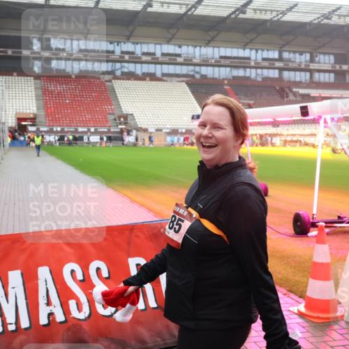 07.12.2025 - St. Pauli X-Mass-Run No. 15 Luisa Fischer http://msf.ph/oto/9383234 07.12.2025 10:13:30 Ziel 15, 85, 9, 18, 80, 938, 1044, 1062, 1126, 1220, 1397, 1733, 2687, 2711, 2712, 3040, 3428, 3514, 3551, 3557, 3588, 3589, 3799, 3834, 3836, 4081, 4082, 4083, 4487, 4664 meine-sportfotos.de