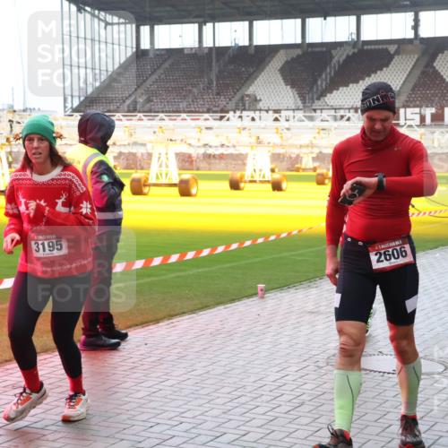 07.12.2025 - St. Pauli X-Mass-Run No. 15 Luisa Fischer http://msf.ph/oto/9383236 07.12.2025 11:25:32 Ziel 3195, 1, 2606, 2605, 470, 473, 705, 1346, 1384, 1427, 1527, 1544, 1752, 1855, 1858, 1961, 2151, 2193, 2244, 2447, 2859, 2869, 2981, 2990, 3126, 3193, 3195, 3290, 3296, 3301, 3306, 3314, 4101, 4632, 5003 meine-sportfotos.de