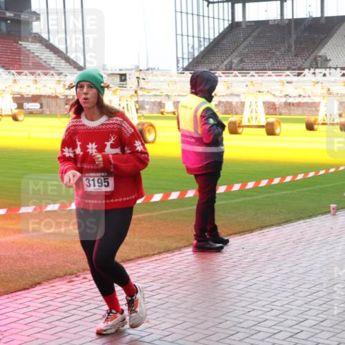 07.12.2025 - St. Pauli X-Mass-Run No. 15 Luisa Fischer http://msf.ph/oto/9383241 07.12.2025 11:25:33 Ziel 7, 1, 688888, 3195, 319, 2606, 470, 473, 705, 1346, 1384, 1427, 1527, 1544, 1752, 1855, 1858, 1961, 2151, 2193, 2244, 2447, 2859, 2869, 2981, 2990, 3126, 3193, 3195, 3290, 3296, 3301, 3306, 3314, 4101, 4632, 5003 meine-sportfotos.de
