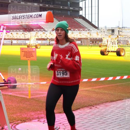 07.12.2025 - St. Pauli X-Mass-Run No. 15 Luisa Fischer http://msf.ph/oto/9383243 07.12.2025 11:25:33 Ziel 669, 11002, 1, 3195, 470, 473, 705, 1346, 1384, 1427, 1527, 1544, 1752, 1855, 1858, 1961, 2151, 2193, 2244, 2447, 2859, 2869, 2981, 2990, 3126, 3193, 3195, 3290, 3296, 3301, 3306, 3314, 4101, 4632, 5003 meine-sportfotos.de