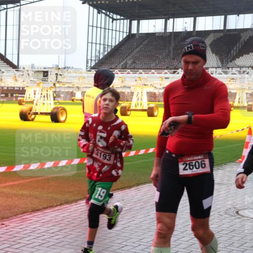 07.12.2025 - St. Pauli X-Mass-Run No. 15 Luisa Fischer http://msf.ph/oto/9383247 07.12.2025 11:25:34 Ziel 3193, 2606, 19, 2605, 470, 473, 705, 1346, 1384, 1427, 1527, 1544, 1855, 1858, 1961, 2151, 2193, 2244, 2447, 2859, 2869, 2981, 2990, 3126, 3193, 3195, 3290, 3296, 3301, 3306, 3314, 4101, 4632, 5003 meine-sportfotos.de