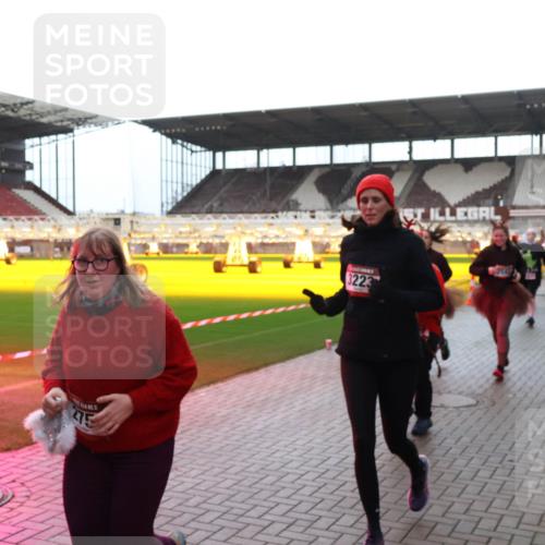 07.12.2025 - St. Pauli X-Mass-Run No. 15 Luisa Fischer http://msf.ph/oto/9383249 07.12.2025 10:52:19 Ziel 3223, 27, 275, 328, 1047, 1964, 1982, 1984, 2103, 2105, 2165, 2287, 2289, 2327, 2332, 2553, 2592, 2593, 2607, 2642, 2643, 2661, 2674, 2836, 2837, 2959, 3223, 3228, 4550, 4862, 4865, 4879, 4880 meine-sportfotos.de