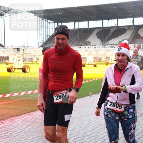 07.12.2025 - St. Pauli X-Mass-Run No. 15 Luisa Fischer http://msf.ph/oto/9383253 07.12.2025 11:25:35 Ziel 3193, 10, 15, 2606, 2605, 2990, 27, 632, 2981, 470, 473, 705, 1346, 1384, 1427, 1527, 1544, 1855, 1858, 1961, 2151, 2193, 2244, 2447, 2859, 2869, 2981, 2990, 3126, 3193, 3195, 3290, 3296, 3301, 3306, 3314, 4101, 4632, 5003 meine-sportfotos.de