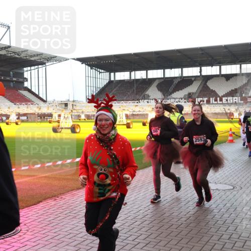 07.12.2025 - St. Pauli X-Mass-Run No. 15 Luisa Fischer http://msf.ph/oto/9383260 07.12.2025 10:52:21 Ziel 260, 2593, 1047, 27, 275, 328, 1047, 1964, 1982, 1984, 2103, 2105, 2165, 2287, 2289, 2327, 2332, 2553, 2592, 2593, 2607, 2642, 2643, 2661, 2674, 2836, 2837, 2959, 3223, 3228, 4550, 4862, 4864, 4865, 4866, 4879, 4880 meine-sportfotos.de