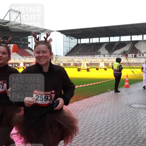 07.12.2025 - St. Pauli X-Mass-Run No. 15 Luisa Fischer http://msf.ph/oto/9383274 07.12.2025 10:52:22 Ziel 15, 2607, 5, 2593, 1, 1047, 2737, 27, 275, 328, 499, 506, 1047, 1964, 1982, 1984, 2103, 2105, 2165, 2287, 2289, 2327, 2332, 2553, 2592, 2593, 2607, 2642, 2643, 2661, 2674, 2836, 2837, 2959, 3223, 3228, 4550, 4862, 4864, 4865, 4866, 4879, 4880 meine-sportfotos.de