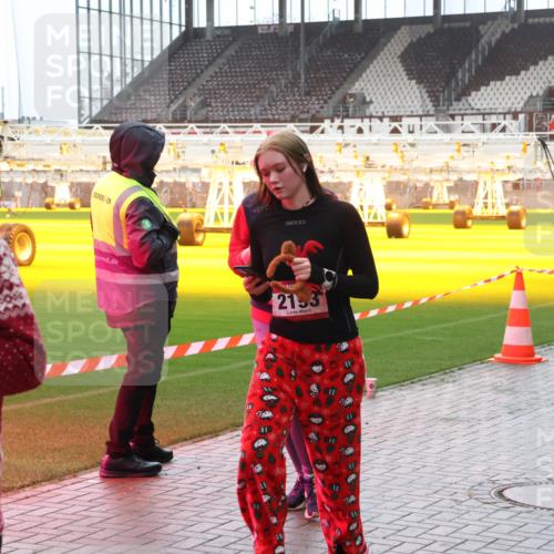 07.12.2025 - St. Pauli X-Mass-Run No. 15 Luisa Fischer http://msf.ph/oto/9383276 07.12.2025 11:25:38 Ziel 81, 2193, 470, 473, 705, 1384, 1427, 1527, 1544, 1855, 1858, 1961, 2151, 2193, 2244, 2447, 2859, 2869, 2981, 2990, 3126, 3193, 3290, 3296, 3301, 3306, 3314, 4101, 4632, 5003 meine-sportfotos.de