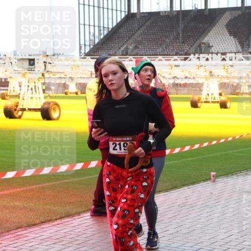 07.12.2025 - St. Pauli X-Mass-Run No. 15 Luisa Fischer http://msf.ph/oto/9383278 07.12.2025 11:25:39 Ziel 15, 219, 470, 473, 705, 1384, 1427, 1527, 1544, 1855, 1858, 1961, 2151, 2193, 2244, 2447, 2981, 2990, 3126, 3290, 3296, 3301, 3306, 3314, 4101, 4632, 5003 meine-sportfotos.de