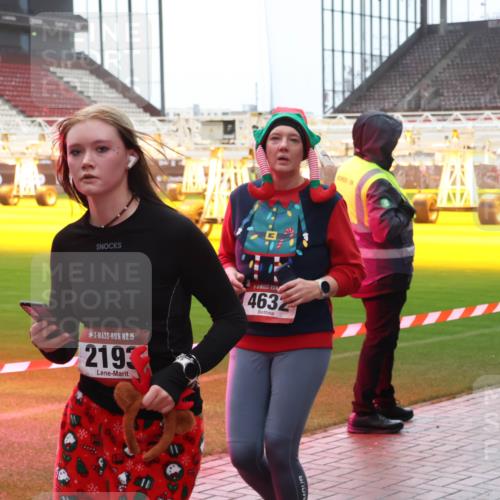 07.12.2025 - St. Pauli X-Mass-Run No. 15 Luisa Fischer http://msf.ph/oto/9383283 07.12.2025 11:25:39 Ziel 15, 2193, 4632, 470, 473, 705, 1384, 1427, 1527, 1544, 1855, 1858, 1961, 2151, 2193, 2244, 2447, 2981, 2990, 3126, 3290, 3296, 3301, 3306, 3314, 4101, 4632, 5003 meine-sportfotos.de