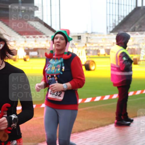 07.12.2025 - St. Pauli X-Mass-Run No. 15 Luisa Fischer http://msf.ph/oto/9383285 07.12.2025 11:25:40 Ziel 4032, 21, 470, 473, 705, 1384, 1427, 1527, 1544, 1855, 1858, 1961, 2151, 2193, 2244, 2447, 2981, 2990, 3126, 3290, 3296, 3301, 3306, 3314, 4101, 4632, 5003 meine-sportfotos.de