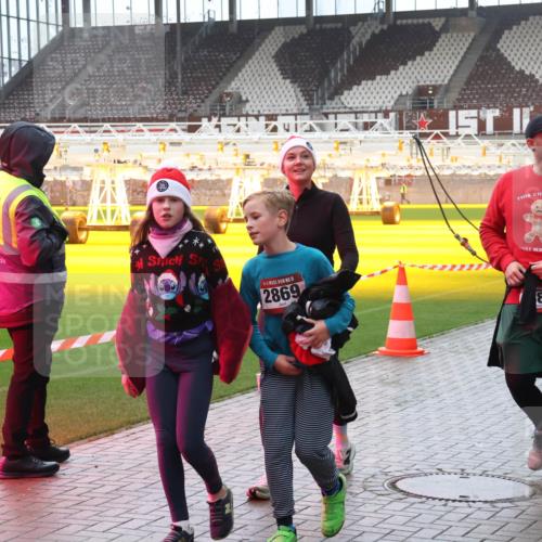 07.12.2025 - St. Pauli X-Mass-Run No. 15 Luisa Fischer http://msf.ph/oto/9383291 07.12.2025 11:25:44 Ziel 15, 2869, 87, 470, 473, 1527, 1544, 1855, 1858, 1961, 2151, 2193, 2244, 2447, 2498, 2981, 2990, 3126, 3290, 3296, 3301, 3314, 4101, 4825, 5003 meine-sportfotos.de