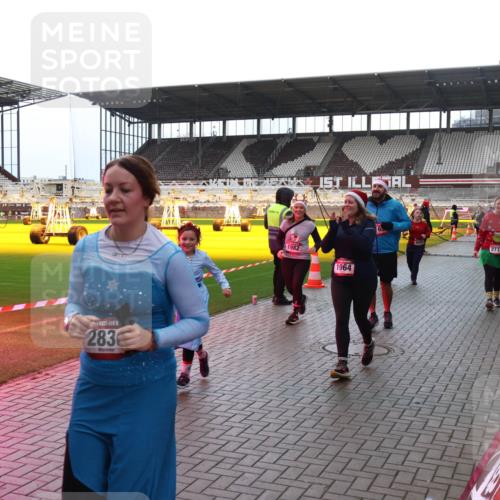 07.12.2025 - St. Pauli X-Mass-Run No. 15 Luisa Fischer http://msf.ph/oto/9383299 07.12.2025 10:52:27 Ziel 1982, 1964, 283, 2737, 27, 275, 328, 499, 506, 654, 931, 1047, 1098, 1964, 1982, 1984, 2103, 2105, 2165, 2287, 2289, 2327, 2332, 2553, 2592, 2593, 2607, 2661, 2836, 2837, 3223, 3228, 4550, 4797, 4862, 4864, 4865, 4866, 4879, 4880 meine-sportfotos.de