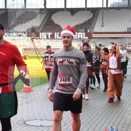 07.12.2025 - St. Pauli X-Mass-Run No. 15 Luisa Fischer http://msf.ph/oto/9383308 07.12.2025 11:25:46 Ziel 1752, 15, 2387, 15, 2409, 5003, 1544, 1527, 2244, 470, 473, 1527, 1544, 1855, 1858, 1961, 2151, 2193, 2244, 2498, 2981, 2990, 3126, 3290, 3296, 3301, 3314, 4101, 4825, 5003 meine-sportfotos.de