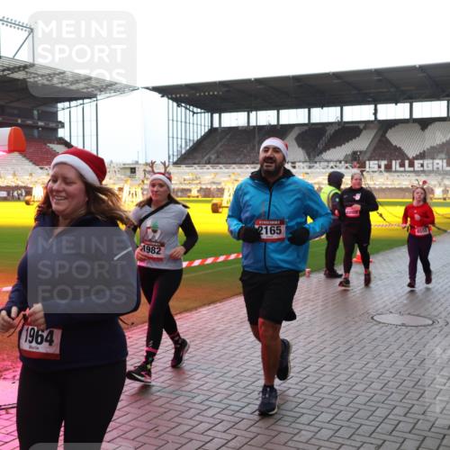 07.12.2025 - St. Pauli X-Mass-Run No. 15 Luisa Fischer http://msf.ph/oto/9383313 07.12.2025 10:52:29 Ziel 1964, 1982, 2165, 1, 4550, 27, 275, 328, 499, 506, 654, 931, 1047, 1098, 1964, 1982, 1984, 2103, 2105, 2165, 2287, 2289, 2327, 2332, 2553, 2592, 2593, 2607, 2661, 2836, 2837, 3223, 3228, 4550, 4797, 4862, 4864, 4865, 4866, 4879, 4880, 4882 meine-sportfotos.de