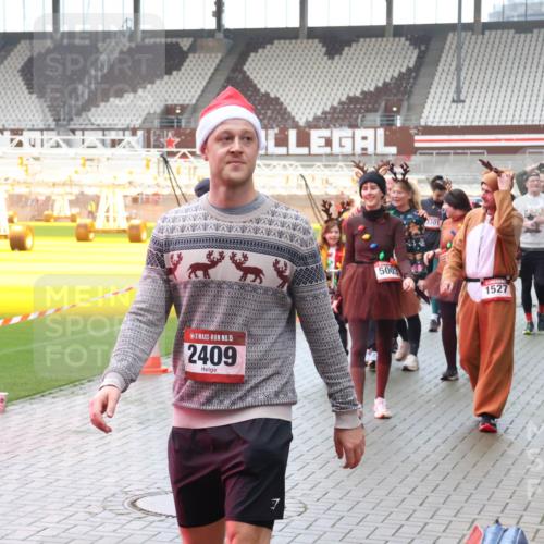 07.12.2025 - St. Pauli X-Mass-Run No. 15 Luisa Fischer http://msf.ph/oto/9383314 07.12.2025 11:25:47 Ziel 15, 2409, 7, 5003, 3301, 1527, 2244, 470, 473, 1334, 1339, 1388, 1527, 1544, 1672, 1855, 1858, 1961, 2151, 2193, 2244, 2498, 2981, 2990, 3126, 3290, 3296, 3301, 3314, 4101, 4825, 5003 meine-sportfotos.de