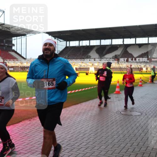 07.12.2025 - St. Pauli X-Mass-Run No. 15 Luisa Fischer http://msf.ph/oto/9383319 07.12.2025 10:52:30 Ziel 1982, 165, 4550, 2737, 27, 275, 328, 499, 506, 654, 931, 1098, 1964, 1982, 1984, 2103, 2105, 2165, 2287, 2289, 2327, 2332, 2553, 2592, 2593, 2607, 2661, 2836, 2837, 3223, 3228, 4550, 4797, 4862, 4864, 4865, 4866, 4879, 4880, 4882 meine-sportfotos.de