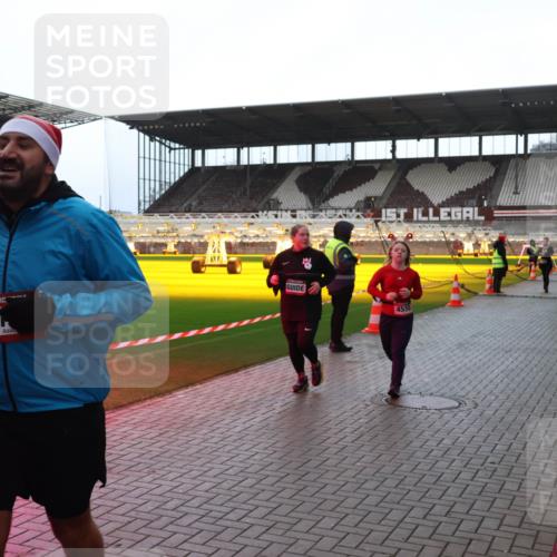 07.12.2025 - St. Pauli X-Mass-Run No. 15 Luisa Fischer http://msf.ph/oto/9383323 07.12.2025 10:52:30 Ziel 21, 4550, 2737, 27, 275, 328, 499, 506, 654, 931, 1098, 1964, 1982, 1984, 2103, 2105, 2165, 2287, 2289, 2327, 2332, 2553, 2592, 2593, 2607, 2661, 2836, 2837, 3223, 3228, 4550, 4797, 4862, 4864, 4865, 4866, 4879, 4880, 4882 meine-sportfotos.de