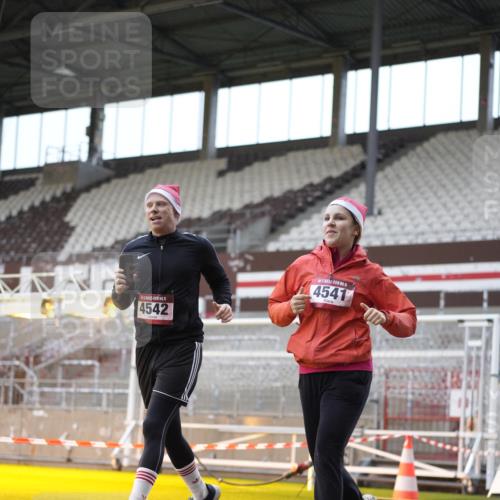 07.12.2025 - St. Pauli X-Mass-Run No. 15 Patografie http://msf.ph/oto/9383327 07.12.2025 10:24:33 Ziel 1986, 2071, 4136, 4155, 4541, 4542, 4766, 4780 meine-sportfotos.de