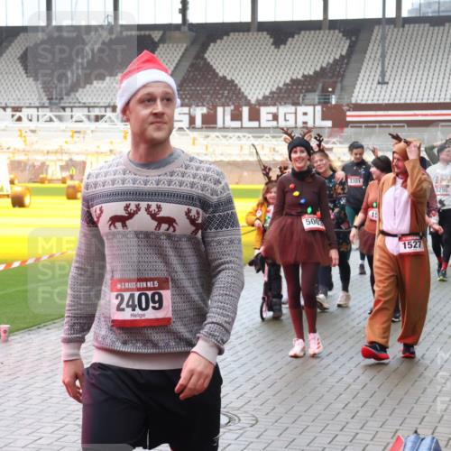 07.12.2025 - St. Pauli X-Mass-Run No. 15 Luisa Fischer http://msf.ph/oto/9383328 07.12.2025 11:25:47 Ziel 15, 2409, 3301, 5003, 15, 1527, 3290, 2244, 470, 473, 1334, 1339, 1388, 1527, 1544, 1672, 1855, 1858, 1961, 2151, 2193, 2244, 2498, 2981, 2990, 3126, 3290, 3296, 3301, 3314, 4101, 4825, 5003 meine-sportfotos.de