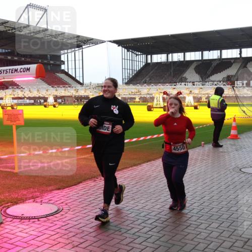 07.12.2025 - St. Pauli X-Mass-Run No. 15 Luisa Fischer http://msf.ph/oto/9383331 07.12.2025 10:52:32 Ziel 4550, 27, 275, 328, 499, 506, 654, 931, 1098, 1964, 1982, 1984, 2165, 2287, 2289, 2553, 2592, 2593, 2607, 2661, 2836, 2837, 3223, 3228, 4550, 4797, 4862, 4864, 4865, 4866, 4879, 4880, 4882 meine-sportfotos.de
