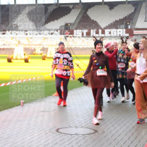 07.12.2025 - St. Pauli X-Mass-Run No. 15 Luisa Fischer http://msf.ph/oto/9383338 07.12.2025 11:25:48 Ziel 5003, 1961, 1527, 470, 473, 1334, 1339, 1379, 1388, 1527, 1544, 1672, 1855, 1858, 1961, 2151, 2193, 2244, 2498, 2981, 2990, 3126, 3290, 3296, 3301, 4101, 4654, 4825, 5003 meine-sportfotos.de