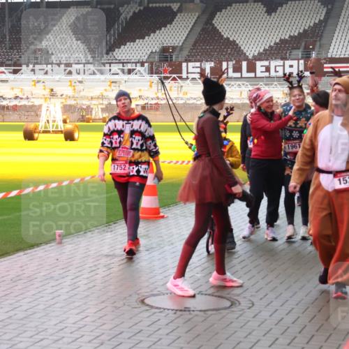 07.12.2025 - St. Pauli X-Mass-Run No. 15 Luisa Fischer http://msf.ph/oto/9383343 07.12.2025 11:25:49 Ziel 1752, 1961, 1527, 2244, 470, 473, 1334, 1339, 1379, 1388, 1527, 1544, 1672, 1855, 1858, 1961, 2151, 2193, 2244, 2498, 2981, 2990, 3126, 3290, 3296, 3301, 4101, 4654, 4825, 5003 meine-sportfotos.de