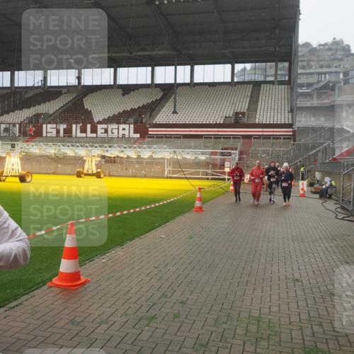 07.12.2025 - St. Pauli X-Mass-Run No. 15 Fabian Wolf http://msf.ph/oto/9383351 07.12.2025 10:10:55 Ziel 57, 979, 983, 1148, 1149, 1150, 1426, 1768, 1929, 1935, 2530, 4885 meine-sportfotos.de