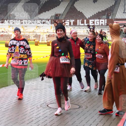 07.12.2025 - St. Pauli X-Mass-Run No. 15 Luisa Fischer http://msf.ph/oto/9383353 07.12.2025 11:25:50 Ziel 5003, 1752, 1961, 1544, 27, 320, 70, 2244, 470, 473, 1334, 1339, 1379, 1388, 1527, 1544, 1672, 1855, 1858, 1961, 2151, 2193, 2244, 2498, 2981, 2990, 3126, 3290, 3296, 3301, 4101, 4654, 4825, 5003 meine-sportfotos.de