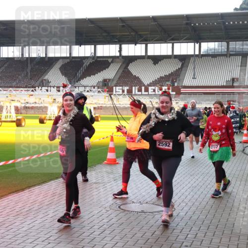 07.12.2025 - St. Pauli X-Mass-Run No. 15 Luisa Fischer http://msf.ph/oto/9383355 07.12.2025 10:52:39 Ziel 661, 2738, 2592, 2737, 27, 328, 499, 506, 654, 931, 1098, 1964, 1982, 1984, 2165, 2287, 2289, 2592, 2593, 2607, 2661, 2836, 2837, 3223, 3228, 4550, 4797, 4864, 4865, 4866, 4879, 4880, 4882 meine-sportfotos.de