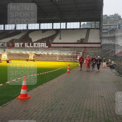 07.12.2025 - St. Pauli X-Mass-Run No. 15 Fabian Wolf http://msf.ph/oto/9383357 07.12.2025 10:10:55 Ziel 57, 979, 983, 1148, 1149, 1150, 1426, 1768, 1929, 1935, 2530, 4885 meine-sportfotos.de