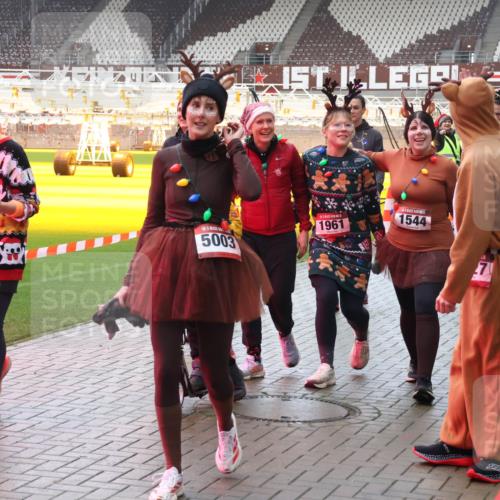 07.12.2025 - St. Pauli X-Mass-Run No. 15 Luisa Fischer http://msf.ph/oto/9383361 07.12.2025 11:25:51 Ziel 000, 200, 5003, 1752, 1961, 1544, 2244, 470, 473, 1334, 1339, 1379, 1388, 1527, 1544, 1672, 1855, 1858, 1961, 2151, 2193, 2244, 2498, 2981, 2990, 3126, 3290, 3296, 3301, 4101, 4654, 4825, 5003 meine-sportfotos.de