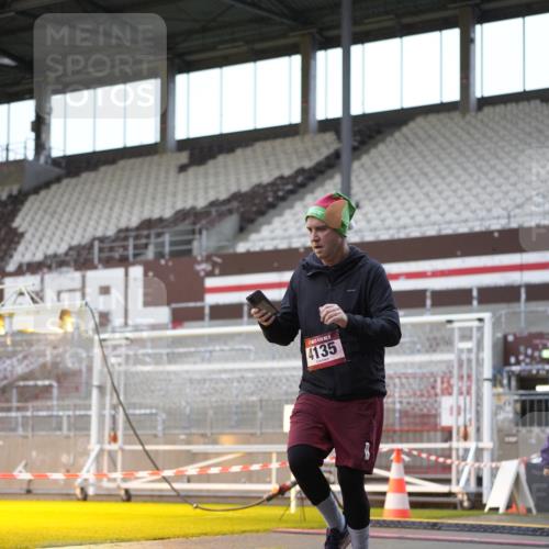 07.12.2025 - St. Pauli X-Mass-Run No. 15 Patografie http://msf.ph/oto/9383362 07.12.2025 10:24:40 Ziel 915, 974, 1986, 3152, 4078, 4079, 4091, 4092, 4135, 4136, 4155, 4177, 4496, 4497, 4530, 4541, 4542, 4766, 4780 meine-sportfotos.de