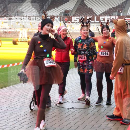 07.12.2025 - St. Pauli X-Mass-Run No. 15 Luisa Fischer http://msf.ph/oto/9383364 07.12.2025 11:25:52 Ziel 1752, 5003, 1961, 1544, 2244, 470, 473, 1334, 1339, 1379, 1388, 1527, 1544, 1672, 1855, 1858, 1961, 2151, 2193, 2244, 2498, 2981, 2990, 3126, 3290, 3296, 3301, 4101, 4654, 4825, 5003 meine-sportfotos.de