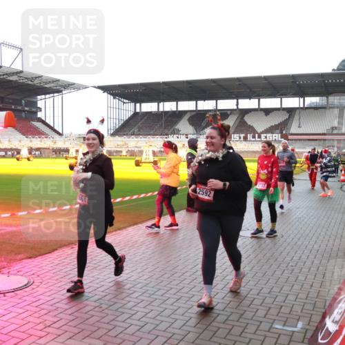 07.12.2025 - St. Pauli X-Mass-Run No. 15 Luisa Fischer http://msf.ph/oto/9383366 07.12.2025 10:52:41 Ziel 661, 2592, 2737, 27, 328, 499, 506, 654, 931, 1098, 1964, 1982, 1984, 2165, 2287, 2289, 2592, 2593, 2607, 2661, 2836, 2837, 3223, 3228, 4550, 4797, 4864, 4865, 4866, 4879, 4880, 4882 meine-sportfotos.de