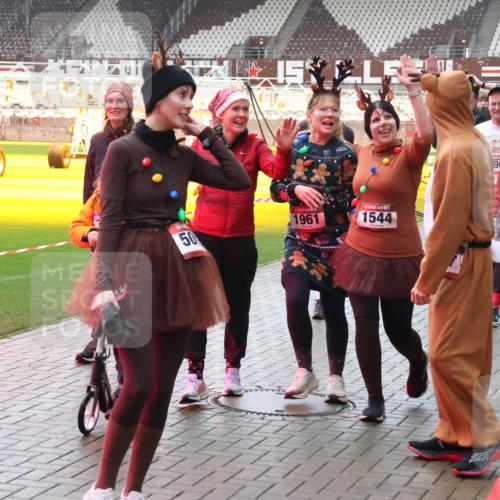 07.12.2025 - St. Pauli X-Mass-Run No. 15 Luisa Fischer http://msf.ph/oto/9383367 07.12.2025 11:25:52 Ziel 50, 1961, 1544, 2244, 470, 473, 1334, 1339, 1379, 1388, 1527, 1544, 1672, 1855, 1858, 1961, 2151, 2193, 2244, 2498, 2981, 2990, 3126, 3290, 3296, 3301, 4101, 4654, 4825, 5003 meine-sportfotos.de