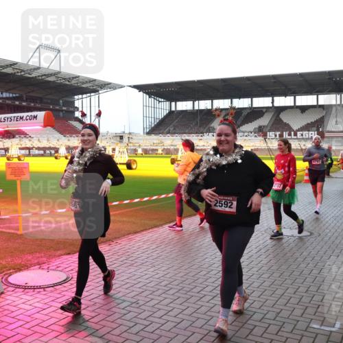 07.12.2025 - St. Pauli X-Mass-Run No. 15 Luisa Fischer http://msf.ph/oto/9383368 07.12.2025 10:52:41 Ziel 661, 2592, 4797, 27, 328, 499, 506, 654, 931, 1098, 1964, 1982, 1984, 2165, 2287, 2289, 2592, 2593, 2607, 2661, 2836, 2837, 3223, 3228, 4550, 4797, 4864, 4865, 4866, 4879, 4880, 4882 meine-sportfotos.de