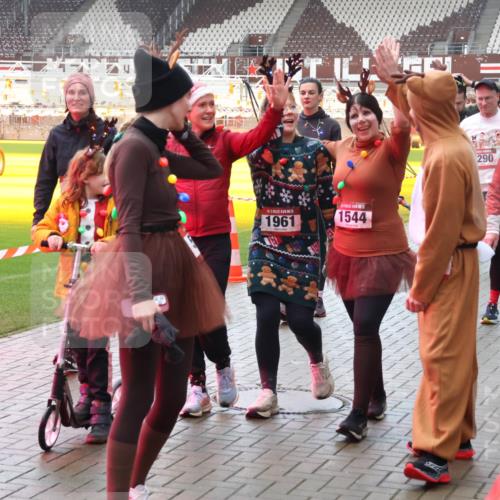 07.12.2025 - St. Pauli X-Mass-Run No. 15 Luisa Fischer http://msf.ph/oto/9383369 07.12.2025 11:25:52 Ziel 5, 1961, 1544, 290, 2244, 470, 473, 1334, 1339, 1379, 1388, 1527, 1544, 1672, 1855, 1858, 1961, 2151, 2193, 2244, 2498, 2981, 2990, 3126, 3290, 3296, 3301, 4101, 4654, 4825, 5003 meine-sportfotos.de
