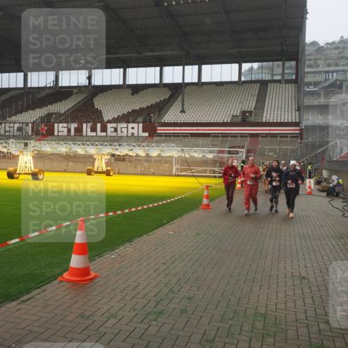 07.12.2025 - St. Pauli X-Mass-Run No. 15 Fabian Wolf http://msf.ph/oto/9383372 07.12.2025 10:10:56 Ziel 57, 979, 983, 1148, 1149, 1150, 1426, 1768, 1929, 1935, 2530, 4885 meine-sportfotos.de