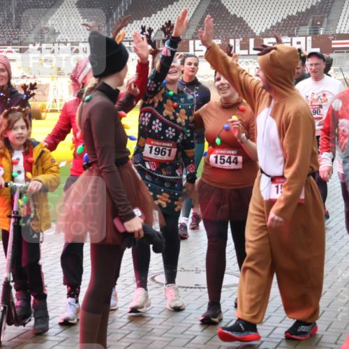 07.12.2025 - St. Pauli X-Mass-Run No. 15 Luisa Fischer http://msf.ph/oto/9383375 07.12.2025 11:25:53 Ziel 90, 5, 1961, 1544, 15, 2244, 470, 473, 1334, 1339, 1379, 1388, 1527, 1544, 1593, 1672, 1855, 1858, 1961, 2151, 2193, 2244, 2498, 2981, 2990, 3126, 3290, 3296, 3301, 4101, 4654, 4825, 5003 meine-sportfotos.de