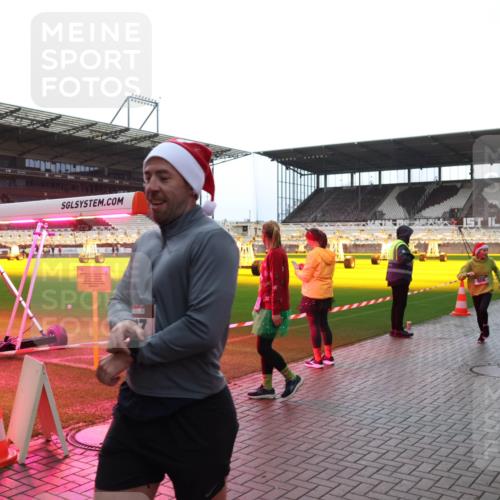 07.12.2025 - St. Pauli X-Mass-Run No. 15 Luisa Fischer http://msf.ph/oto/9383377 07.12.2025 10:52:43 Ziel 27, 499, 506, 654, 931, 1098, 1964, 1982, 1984, 2165, 2287, 2289, 2592, 2593, 2607, 2661, 2836, 2837, 3228, 4550, 4797, 4864, 4865, 4866, 4879, 4880, 4882 meine-sportfotos.de