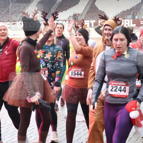 07.12.2025 - St. Pauli X-Mass-Run No. 15 Luisa Fischer http://msf.ph/oto/9383382 07.12.2025 11:25:54 Ziel 15, 15, 1544, 5, 2244, 470, 473, 1334, 1339, 1379, 1388, 1527, 1544, 1593, 1672, 1855, 1858, 1961, 2151, 2193, 2244, 2498, 2981, 2990, 3126, 3290, 3296, 3301, 4101, 4654, 4825, 5003 meine-sportfotos.de