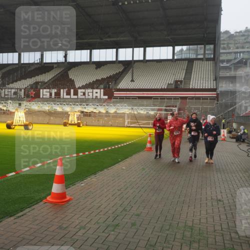 07.12.2025 - St. Pauli X-Mass-Run No. 15 Fabian Wolf http://msf.ph/oto/9383385 07.12.2025 10:10:57 Ziel 57, 979, 983, 1148, 1149, 1150, 1426, 1768, 1929, 1935, 2530, 4885 meine-sportfotos.de