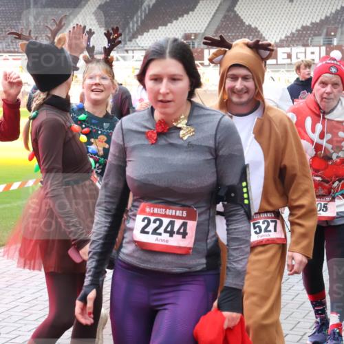07.12.2025 - St. Pauli X-Mass-Run No. 15 Luisa Fischer http://msf.ph/oto/9383390 07.12.2025 11:25:55 Ziel 15, 2244, 5, 527, 05, 470, 473, 1334, 1339, 1379, 1388, 1527, 1544, 1593, 1672, 1855, 1858, 1961, 2151, 2193, 2244, 2498, 2981, 2990, 3126, 3290, 3296, 3301, 4101, 4654, 4825, 5003 meine-sportfotos.de