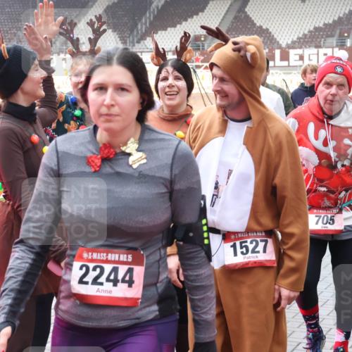 07.12.2025 - St. Pauli X-Mass-Run No. 15 Luisa Fischer http://msf.ph/oto/9383393 07.12.2025 11:25:55 Ziel 15, 2244, 1527, 705, 470, 473, 1334, 1339, 1379, 1388, 1527, 1544, 1593, 1672, 1855, 1858, 1961, 2151, 2193, 2244, 2498, 2981, 2990, 3126, 3290, 3296, 3301, 4101, 4654, 4825, 5003 meine-sportfotos.de