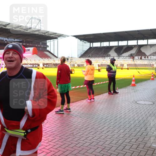 07.12.2025 - St. Pauli X-Mass-Run No. 15 Luisa Fischer http://msf.ph/oto/9383396 07.12.2025 10:52:47 Ziel 27, 499, 506, 654, 931, 1098, 1964, 1982, 1984, 2165, 2287, 2289, 2592, 2661, 4550, 4797, 4864, 4865, 4866, 4879, 4880, 4882 meine-sportfotos.de