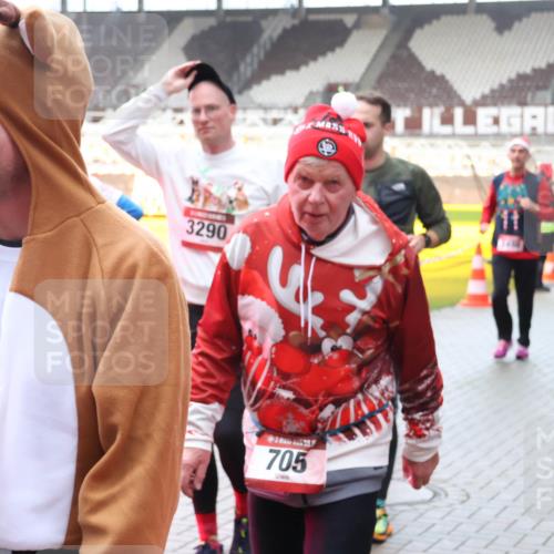 07.12.2025 - St. Pauli X-Mass-Run No. 15 Luisa Fischer http://msf.ph/oto/9383408 07.12.2025 11:25:57 Ziel 3290, 705, 1334, 1339, 1379, 1388, 1527, 1544, 1593, 1672, 1855, 1858, 1961, 2151, 2193, 2244, 2498, 2981, 2990, 3126, 3290, 3296, 3301, 4101, 4654, 4825, 5003 meine-sportfotos.de